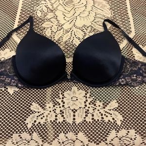Victoria’s Secret 32D Plunge bra